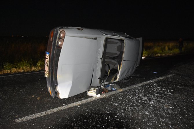 Şanlıurfa'da takla atan otomobile hafif ticari araç çarptı: 6 yaralı