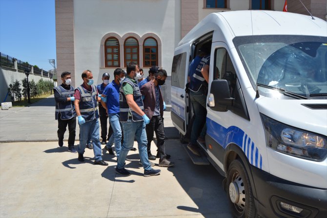 Gaziantep'te "torbacı" operasyonunda gözaltına alınan 16 zanlıdan 9'u tutuklandı