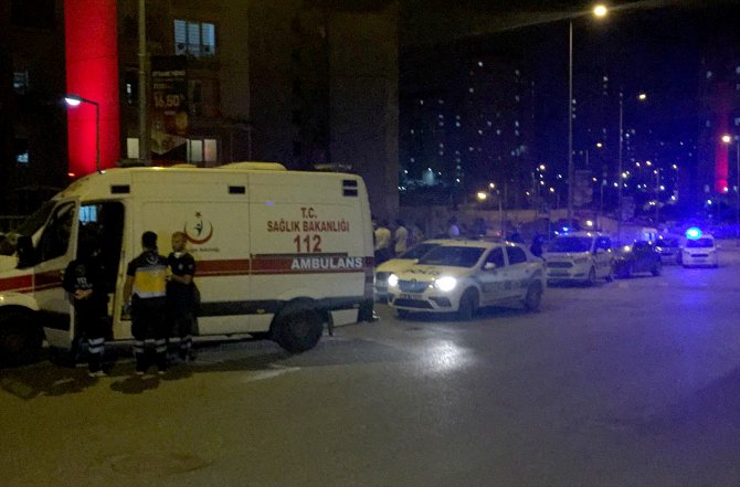 Başakşehir'de site yönetimi kavgasında 5 kişi silahla yaralandı
