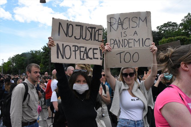 Danimarka'da 15 binden fazla kişi ırkçılık ve polis şiddetini protesto etti