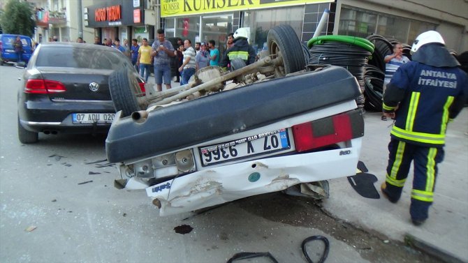 Kumluca'da trafik kazası: 2 yaralı
