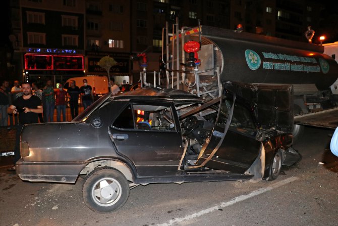 GÜNCELLEME - Manisa'da tankere çarpan otomobilin sürücüsü öldü