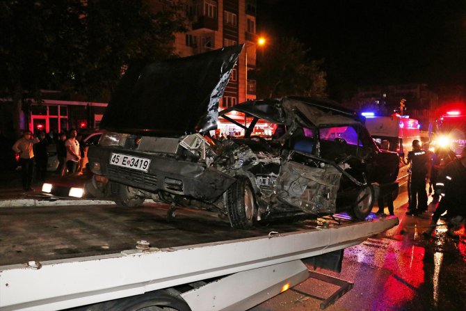 GÜNCELLEME - Manisa'da tankere çarpan otomobilin sürücüsü öldü