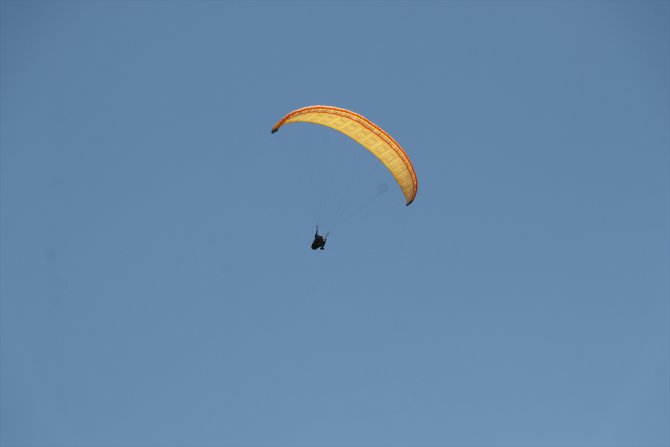 Pamukkale'de yamaç paraşütü uçuşlarına ilgi