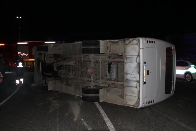 Tekirdağ'da otomobille servis minibüsü çarpıştı: 10 yaralı