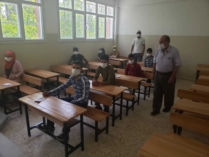 Tel Abyadlı öğrenciler sınava girdi