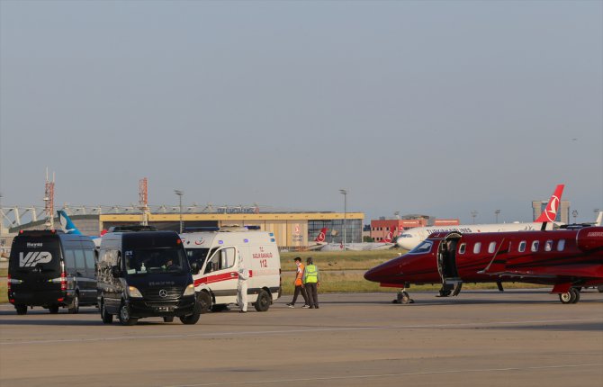Türkiye'de tedavi olmak isteyen hasta ambulans uçakla Bakü'den İstanbul'a getirildi