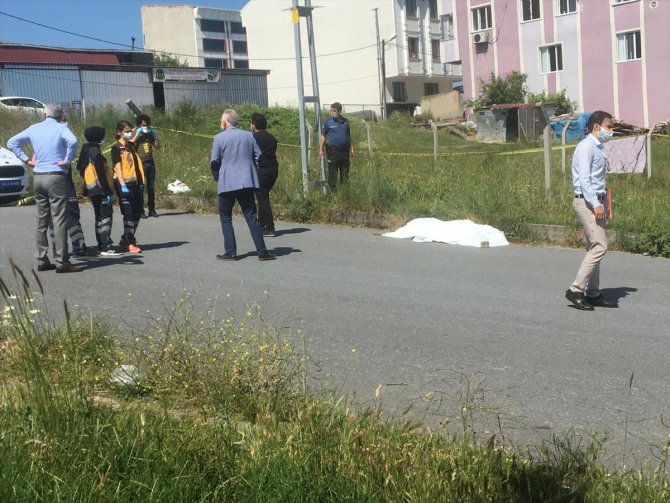 Arnavutköy'de bir kişi, tartıştığı eşini pompalı tüfekle öldürdü