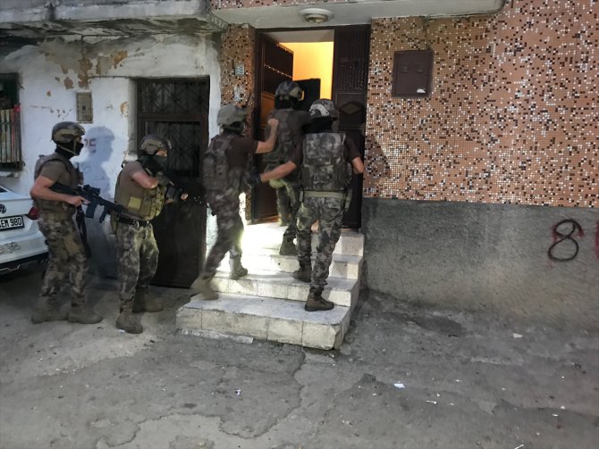 Adana'da "şafak vakti" uyuşturucu operasyonu