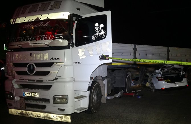 Adana'da yeni aldıkları otomobille kaza yapan çift öldü