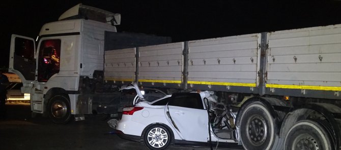 Adana'da yeni aldıkları otomobille kaza yapan çift öldü