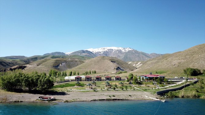 Bitlis'teki Aygır Gölü, bungalov evleri ve kamp alanlarıyla doğaseverleri bekliyor