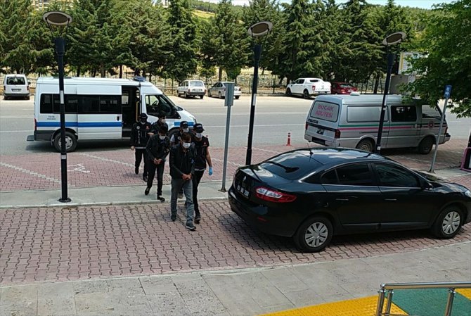Burdur'da uyuşturucu operasyonunda yakalanan 3 zanlı tutuklandı