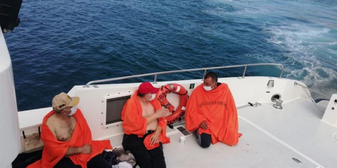 Denizde mahsur kalan 4 kişiyi Sahil Güvenlik ekipleri kurtardı