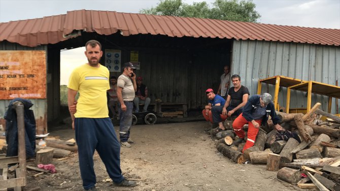 Edirne'de madende göçük altında kalan 2 işçiyi mesai arkadaşları kurtardı