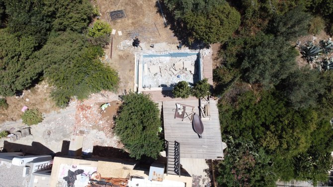 Firari gazeteci Can Dündar'ın villasının kaçak bölümündeki yıkım devam ediyor