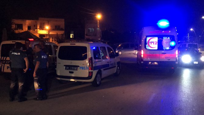 Adana'da darbedilip otomobilden atılan kişi yaralandı