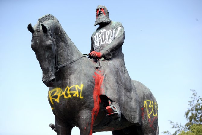 Brüksel'de Kral 2. Leopold'un bir heykeli daha tahrip edildi
