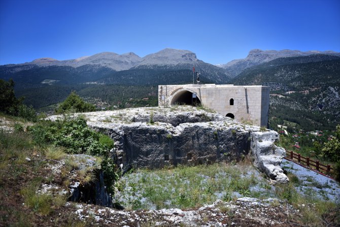 Orta Çağ'ın ünlü kalesi "Namrun" ziyaretçilerini bekliyor
