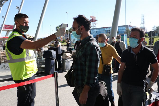 Arnavutluk ve Karadağ'daki Türk vatandaşları yurda dönüyor