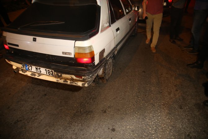 GÜNCELLEME - Adana'da otomobille polise çarpıp kaçan zanlı kovalamacayla yakalandı