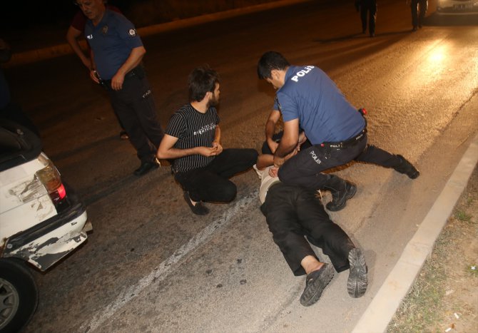 Adana'da otomobille polise çarpıp kaçan zanlı kovalamacayla yakalandı
