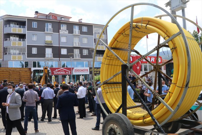 AK Parti Grup Başkanvekili Akbaşoğlu, Eldivan'ı doğal gazla buluşturacak projenin açılışına katıldı