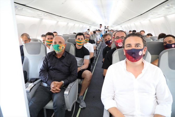 Antalyaspor ve Alanyaspor, aynı uçakla İstanbul'a hareket etti