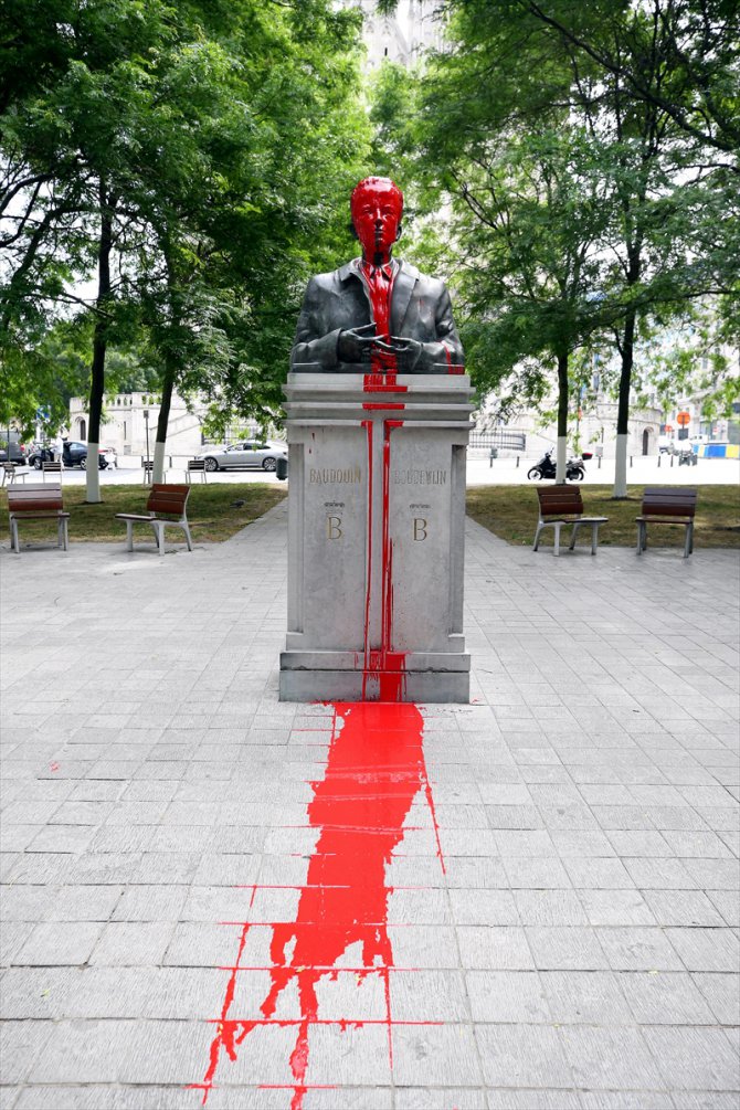 Brüksel'de sömürgeci geçmişi hatırlatan heykellere saldırılar sürüyor