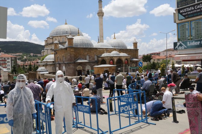 İç Anadolu'da cuma namazı üçüncü kez cemaatle kılındı