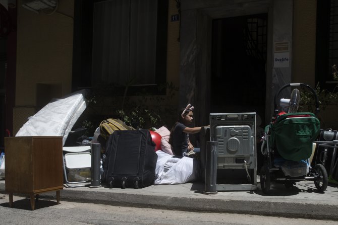 Savaştan kaçan Suriyeli aile, Atina'da dolandırıldı