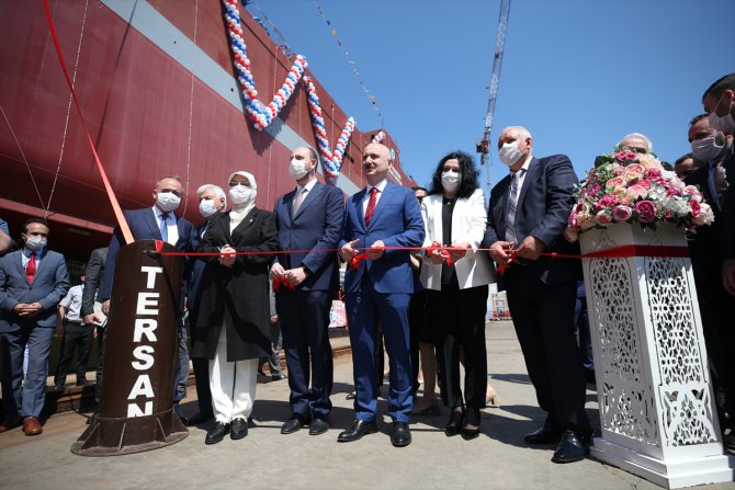 Bakan Karaismailoğlu, fabrika trol gemisinin denize indirilmesi töreninde konuştu: