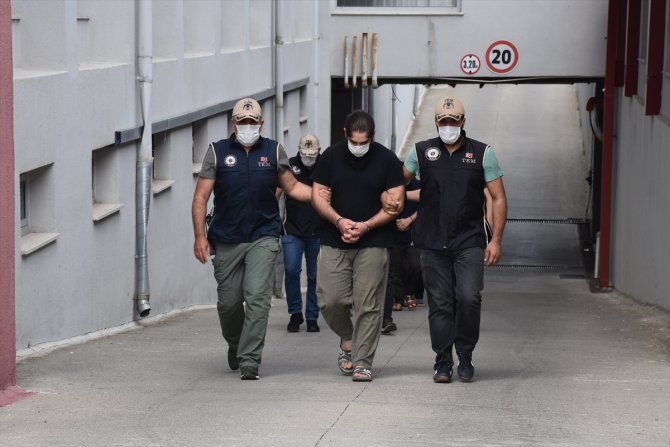 Adana'daki terör operasyonunda yakalanan 6 zanlıdan 2'si tutuklandı