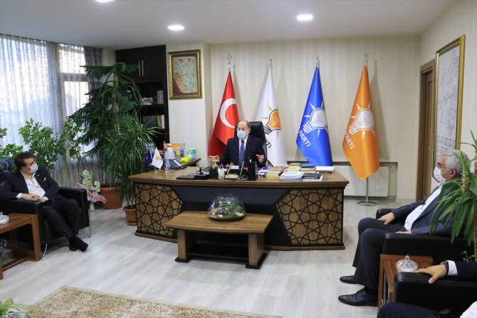 Eski Sağlık Bakanı Akdağ: "Salgınla mücadele Türkiye'de iyi yönetildi"