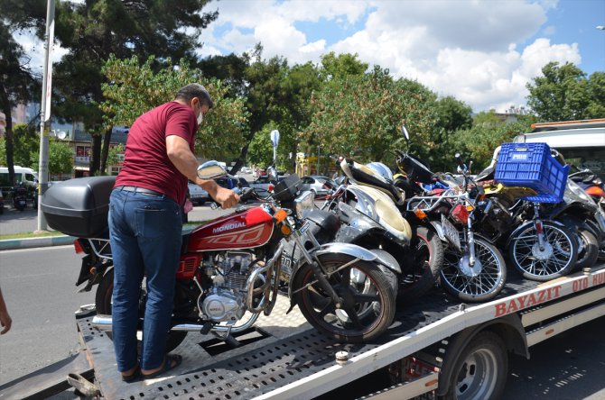 Kahramanmaraş'ta 7 kişilik tehlikeli motosiklet yolculuğu
