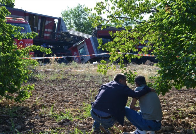 GÜNCELLEME - Malatya'da iki yük treni çarpıştı: 1 ölü, 3 yaralı