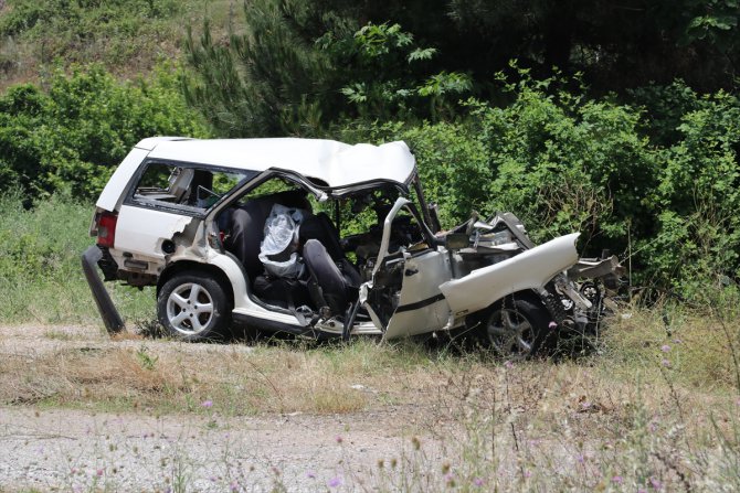 GÜNCELLEME - Balıkesir'de otomobil köprünün korkuluklarına çarptı: 6 ölü