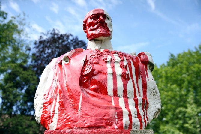 Belçika'da sömürgeci geçmişi hatırlatan heykel ve büstlere saldırılar devam ediyor