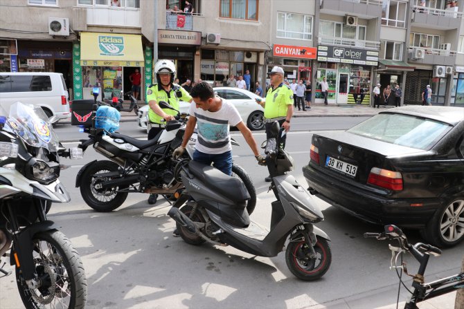 Denizli'de ehliyetsiz sürücü motosikletini yakmaya çalıştı