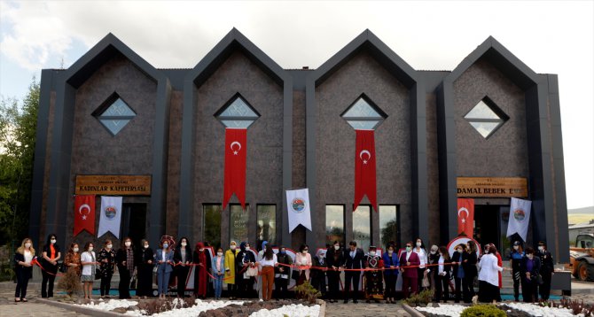 Ardahan'ın sembollerinden "damal bebekleri"nin üretim ve satışının yapılacağı merkez açıldı