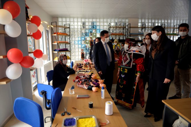 Ardahan'ın sembollerinden "damal bebekleri"nin üretim ve satışının yapılacağı merkez açıldı