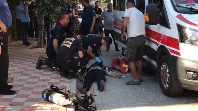 Aydın'da evde çıkan yangında biri itfaiye eri 4 kişi dumandan etkilendi