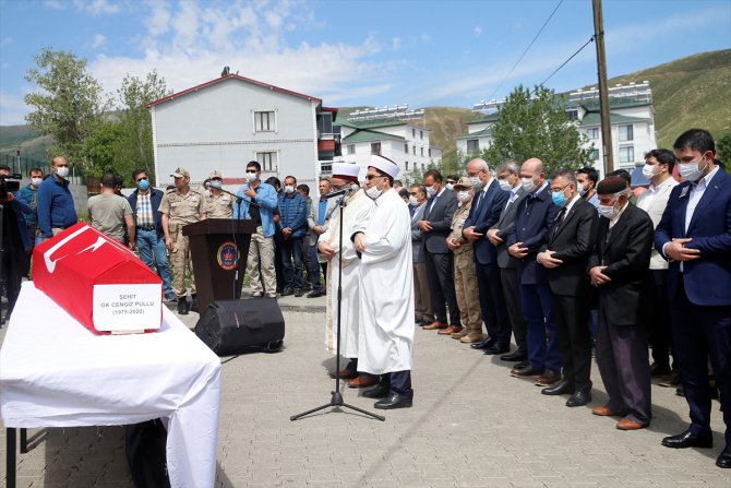 Bingöl'deki depremde şehit olan güvenlik korucusu Cengiz Pullu için tören