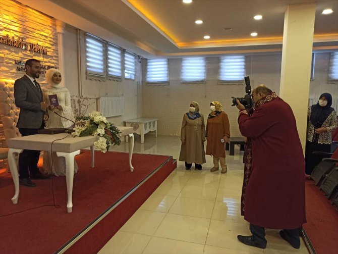 Erzurum'da çiftlere Kovid-19 tedbirleriyle nikah kıyıldı