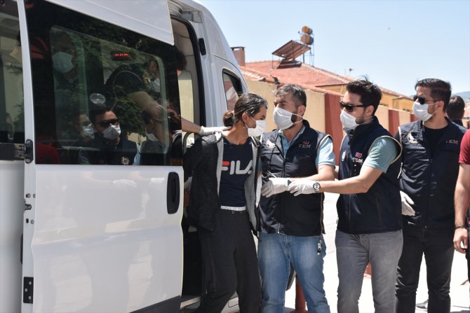 Afyonkarahisar'da DEAŞ operasyonunda yakalanan 6 zanlı adliyeye sevk edildi