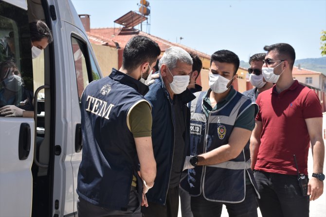Afyonkarahisar'da DEAŞ operasyonunda yakalanan 6 zanlı adliyeye sevk edildi