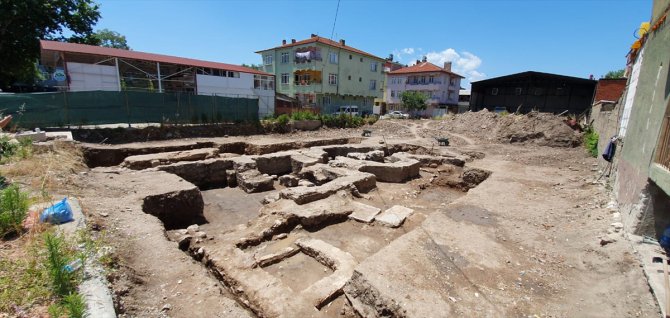 Bursa'da inşaat kazısı sırasında tarihi hamam bulundu