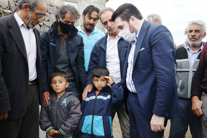 Ağrı Belediye Başkanı Sayan'dan baba ve 2 yetim çocuğuna "sıcak yuva" müjdesi