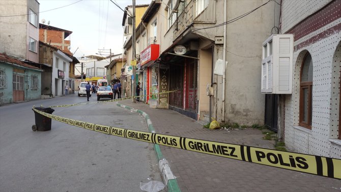 Bursa'da silahlı kavgada yoldan geçen kişi vurularak öldü
