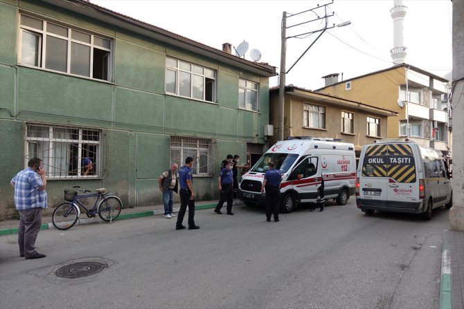 Bursa'da silahlı kavgada yoldan geçen kişi vurularak öldü